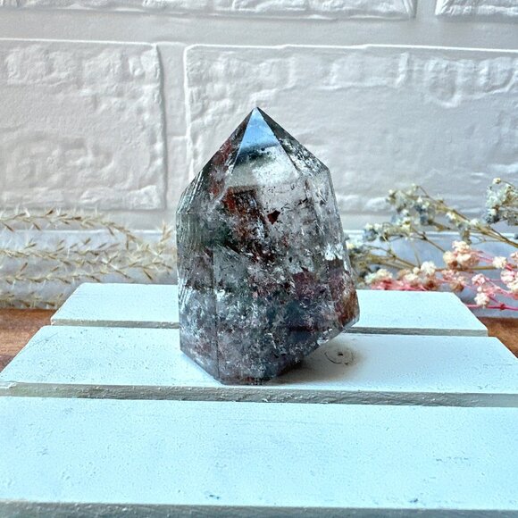 Small Garden Quartz Polished Point - Picture 1 of 8